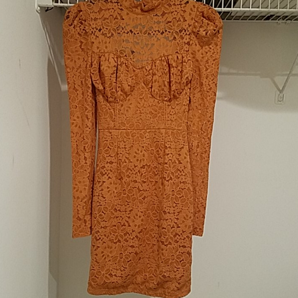 Clothing - Picture 3 of 4
